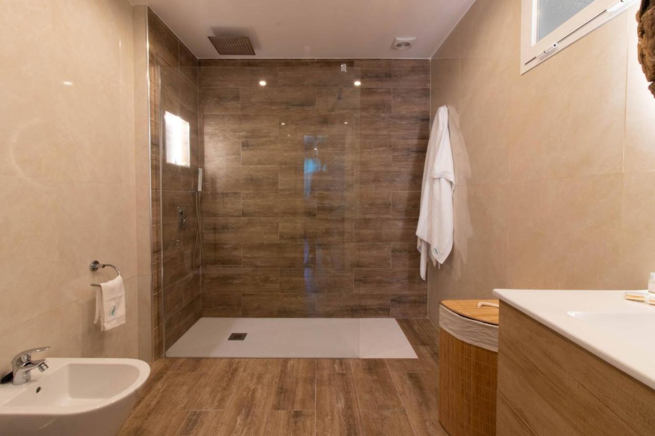 Room In Guest Room - Private Room In The Fishing Port Of Marbellac Extérieur photo