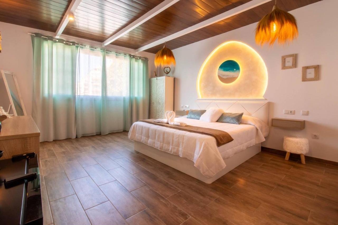 Room In Guest Room - Private Room In The Fishing Port Of Marbellac Extérieur photo