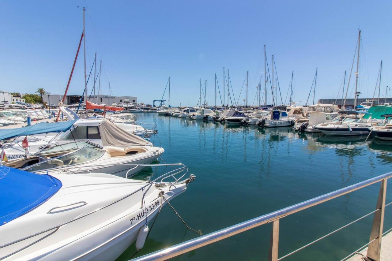 Room In Guest Room - Private Room In The Fishing Port Of Marbellac Extérieur photo
